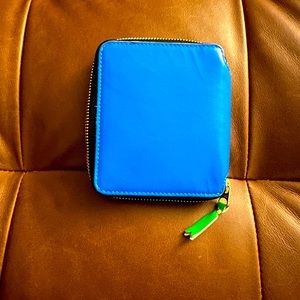 Comme Des Garçons Wallet
all-around zip wallet. New without tags or packaging.